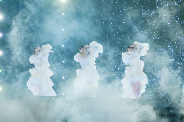 Perfume『ZO/Z5 Anniversary "ネビュラロマンス" Episode TOKYO DOME』この瞬間を心に刻んだ、活動休止前最後のライブ【オフィシャルレポート】