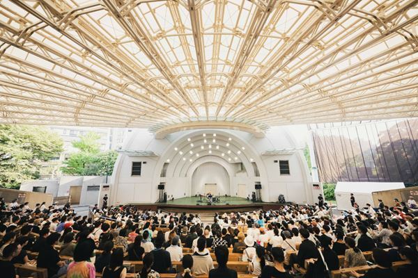 『佐々木亮介のひとさらい 2025』上野恩賜公園野外ステージ「何でこんな弾き語りでワンマンライブをしてるかって言うと……空いてたんですよ、ここが」