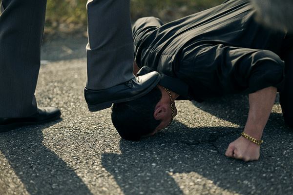 ドラマ『ドンケツ』伊藤英明と安田顕のぶつかり合いを切り取った場面写真公開