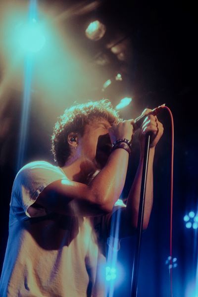 ジ・エンプティ×Maki「これからもヤバい景色を作っていこう」、新代田FEVERが揺れ続けた熱狂の『覚醒少女ツアー2025』最終公演