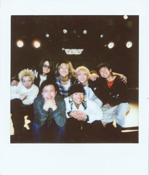 ジ・エンプティ×Maki「これからもヤバい景色を作っていこう」、新代田FEVERが揺れ続けた熱狂の『覚醒少女ツアー2025』最終公演