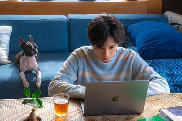 中島健人がもうひとつの世界で奔走！ miletが映画初出演を果たす『知らないカノジョ』新着場面写真4点が公開に