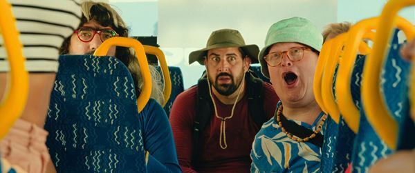 驚異の興行記録を次々と打ち立てた、フランス映画の大注目作！『サムシング・エクストラ！ やさしい泥棒のゆかいな逃避行』──【おとなの映画ガイド】