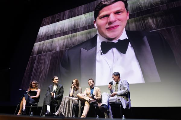 J・アイゼンバーグ監督最新作 『リアル・ペイン〜心の旅〜』エマ・ストーンが語る特別スポット映像公開