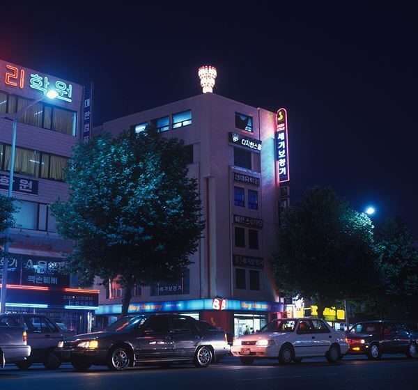 『いつもとなりにいるから　日本と韓国、アートの80年』横浜美術館で　160点以上の作品を通し、日韓美術の関係史をひもとく