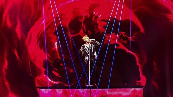 キム・ジュンスのコンサートフィルムより、本編冒頭3分のライブシーンを公開