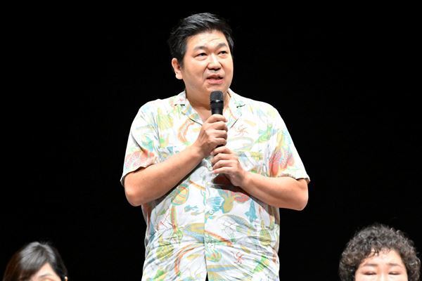 新国立劇場『焼肉ドラゴン』制作発表会見　民謡「ニルリリヤ」のパフォーマンスで作品の世界をアピール