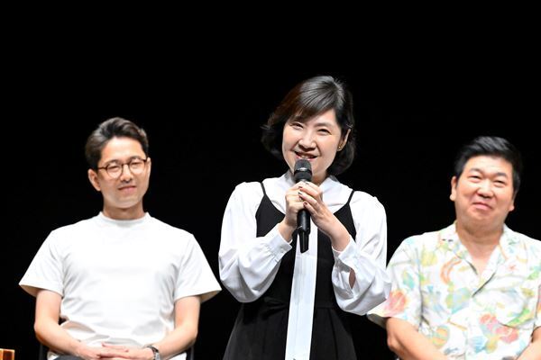 新国立劇場『焼肉ドラゴン』制作発表会見　民謡「ニルリリヤ」のパフォーマンスで作品の世界をアピール