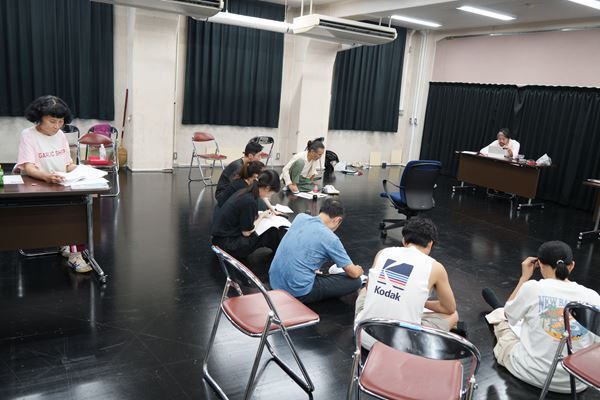 【稽古場コラム】#ケイコバカラ Vol.1：Shakespeare’s Wild Sisters Group × 庭劇団ペニノ『誠實浴池 せいじつよくじょう』～レポート&片桐はいり&タニノクロウ インタビュー