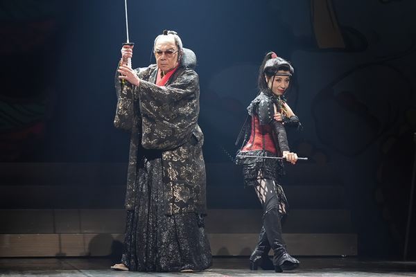 古田新太「小池栄子全部!!をお見逃しなく！」 劇団☆新感線『爆烈忠臣蔵～桜吹雪THUNDERSTRUCK』東京公演が開幕