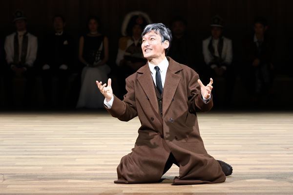 草彅剛が初挑戦したシェイクスピア。『ヴェニスの商人』シャイロックの後ろ姿に浮かぶ現代への問い