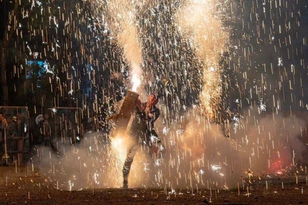 世界遺産初！ 『The 絶景花火「Mt.Fuji」2025〜世界花火博〜』で日本最古の伝統花火＜手筒花火＞を特別演目として実施