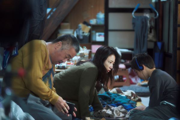 舘ひろし主演『港のひかり』映画初出演の尾上眞秀やスタッフたちが奮闘するメイキング映像公開