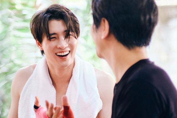 森崎ウィン×向井康二『（LOVE SONG）』切なさとトキメキがあふれる場面写真公開　ノベライズ本の発売も決定