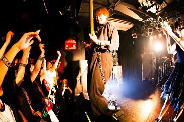 『Grasshopper vol.33』時代はダニポン！　負けられない気持ちとリスペクトと愛に溢れたツーマンをレポート