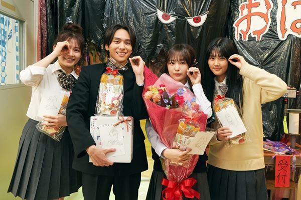 原菜乃華、久間田琳加、山下幸輝らの笑顔満載『見える子ちゃん』オフショット公開！　“見えない”予告映像も到着