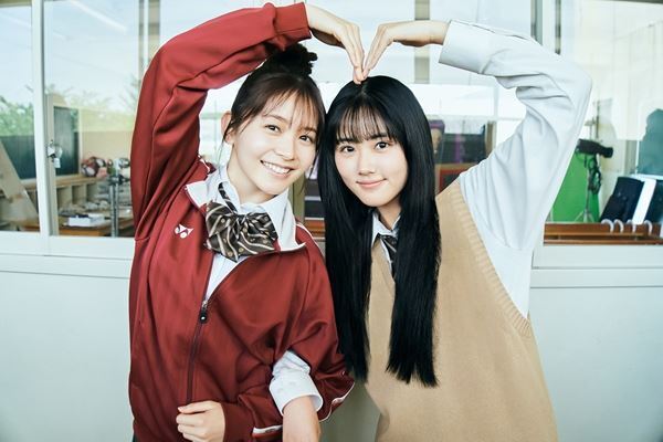原菜乃華、久間田琳加、山下幸輝らの笑顔満載『見える子ちゃん』オフショット公開！　“見えない”予告映像も到着