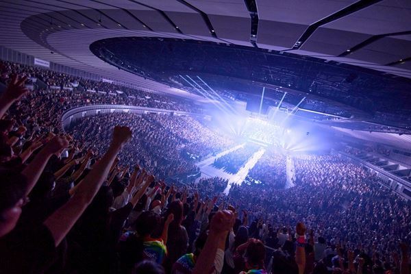 THE ALFEE、恒例の夏イベントを横浜アリーナで開催　バンドにおけるコンサート本数記録を更新