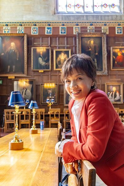 ハリポタ日本公演の新旧キャストがロンドンで「バトン」継承　卒業する榊原郁恵と高橋ひとみと新ハーマイオニー役の松井玲奈が聖地巡礼