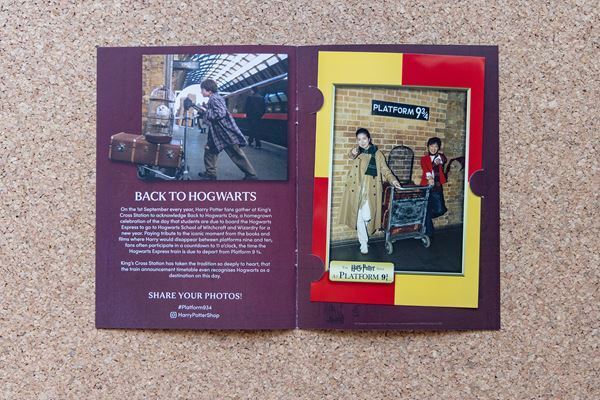 ハリポタ日本公演の新旧キャストがロンドンで「バトン」継承　卒業する榊原郁恵と高橋ひとみと新ハーマイオニー役の松井玲奈が聖地巡礼