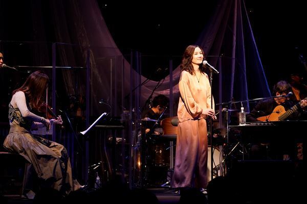 原田知世、ミニ・アルバム『カリン』発売記念ライブを開催　 音楽活動の充実ぶりを示す、伸びやかなボーカルで満員の観客を魅了【オフィシャルレポート】