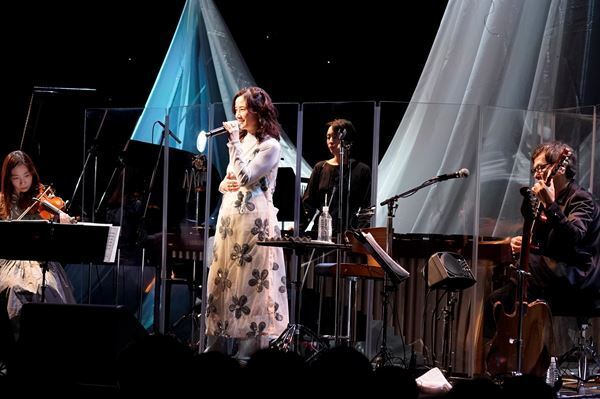 原田知世、ミニ・アルバム『カリン』発売記念ライブを開催　 音楽活動の充実ぶりを示す、伸びやかなボーカルで満員の観客を魅了【オフィシャルレポート】