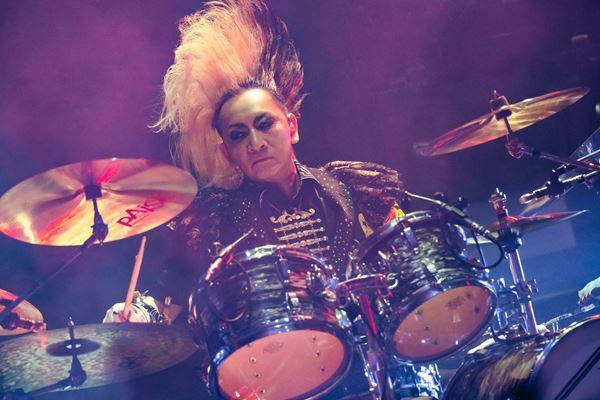 『BUCK-TICK TOUR 2025 スブロサ SUBROSA』追加公演のオフィシャルレポート到着　「BUCK∞TICKはアートです」