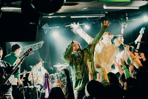 前髪ぱっつん少年×MOCKEN×UtaKata 現在地の異なるオルタナティブが交わる"交差点"を見た！『Grasshopper』オフィシャルレポート