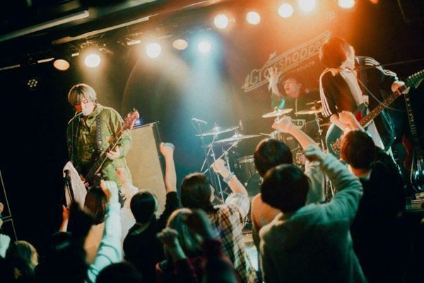 前髪ぱっつん少年×MOCKEN×UtaKata 現在地の異なるオルタナティブが交わる"交差点"を見た！『Grasshopper』オフィシャルレポート