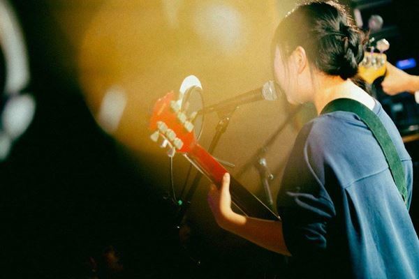 前髪ぱっつん少年×MOCKEN×UtaKata 現在地の異なるオルタナティブが交わる"交差点"を見た！『Grasshopper』オフィシャルレポート