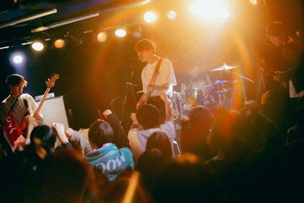 前髪ぱっつん少年×MOCKEN×UtaKata 現在地の異なるオルタナティブが交わる"交差点"を見た！『Grasshopper』オフィシャルレポート