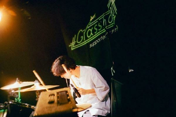 前髪ぱっつん少年×MOCKEN×UtaKata 現在地の異なるオルタナティブが交わる"交差点"を見た！『Grasshopper』オフィシャルレポート