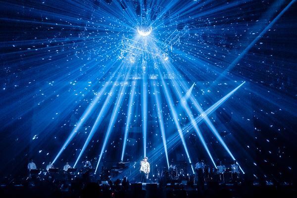 星野源、6年半ぶりの全国ツアー『MAD HOPE』開幕　2時間半超えの濃密ライブ