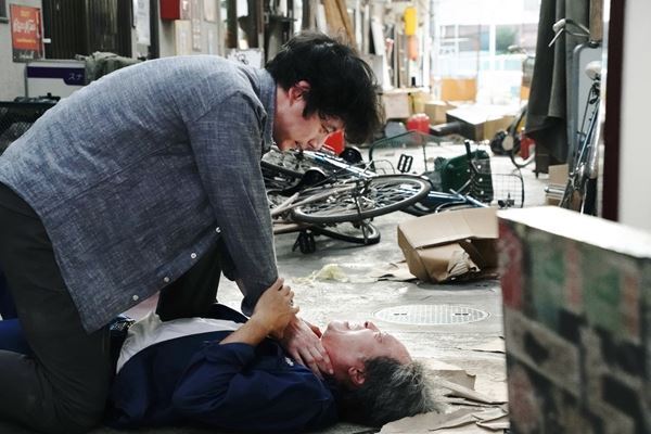 坂口健太郎×渡辺謙『盤上の向日葵』主人公の“激動の人生”が渦巻く場面写真一挙9点公開