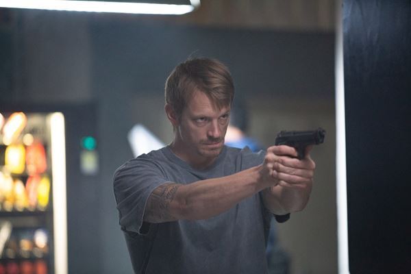 ジョン・ウーと『ジョン・ウィック』製作陣がタッグ　映画『サイレントナイト』ポスター＆特報映像公開