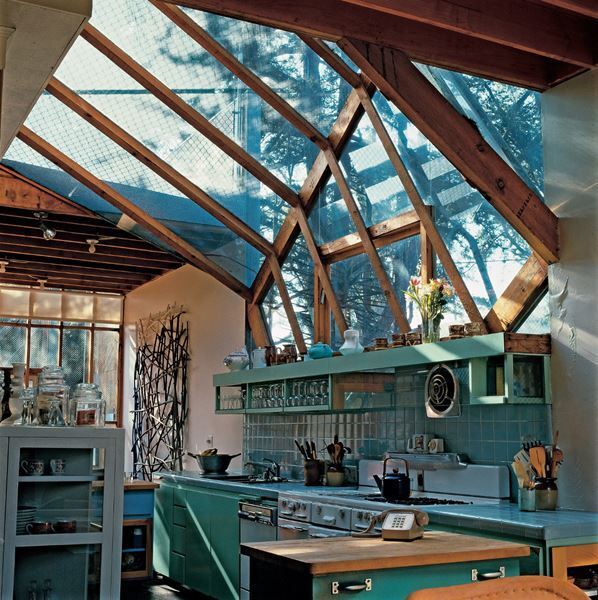 ル・コルビュジエらの傑作14邸から住宅建築の革新的な試みを紹介『リビング・モダニティ　住まいの実験 1920s-1970s』3月19日から　