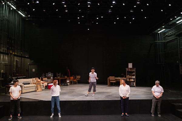 NYを拠点に活躍するアヤ・オガワ 、新国立劇場海外招聘公演で上演される自伝的作品『鼻血―The Nosebleed―』への思いを明かす