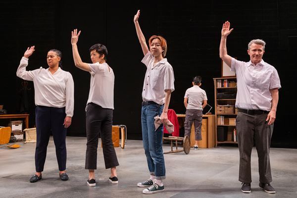 NYを拠点に活躍するアヤ・オガワ 、新国立劇場海外招聘公演で上演される自伝的作品『鼻血―The Nosebleed―』への思いを明かす