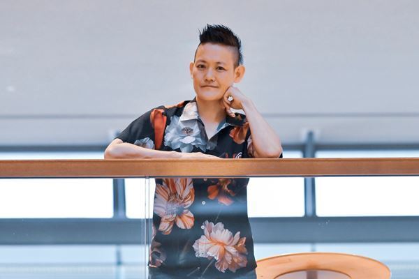 NYを拠点に活躍するアヤ・オガワ 、新国立劇場海外招聘公演で上演される自伝的作品『鼻血―The Nosebleed―』への思いを明かす