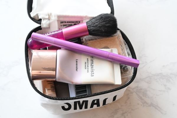 UNIQLO×アニヤ・ハインドマーチ、新作ポーチを徹底レビュー！　遊び心たっぷりのデザイン＆実用性も◎