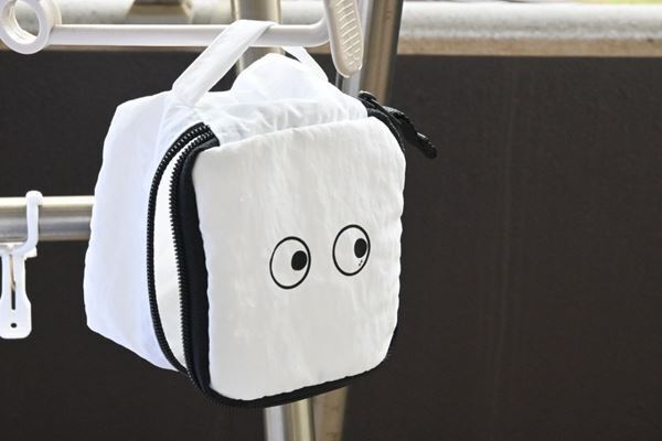 UNIQLO×アニヤ・ハインドマーチ、新作ポーチを徹底レビュー！　遊び心たっぷりのデザイン＆実用性も◎