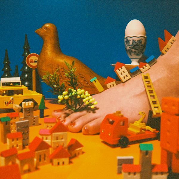 Laura day romance、ニュー・シングル「Amber blue」配信リリース＆東阪ワンマンライブ開催決定