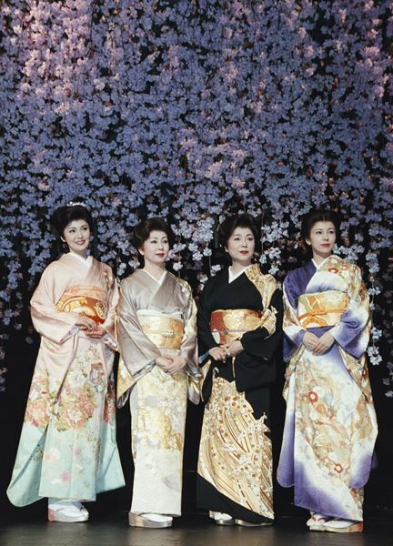 華やかな商業演劇の名場面を映像で　帝国劇場アニバーサリーブック×「ぴあ」アプリ連動コンテンツを紹介