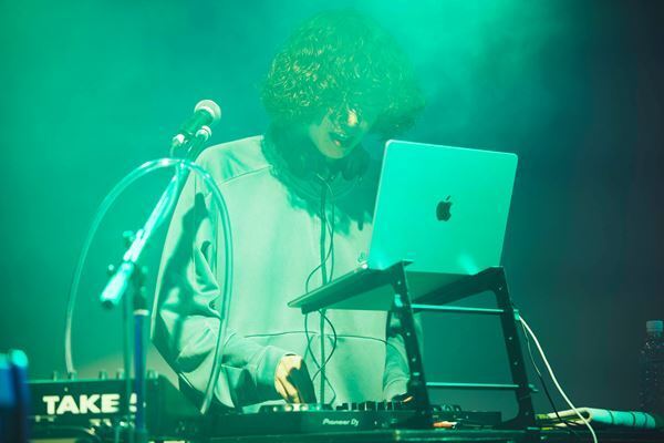 現役大学生による5人組バンドluv、初の自主企画イベントで新曲リリース＆全国ツアー開催を発表【オフィシャルレポート】