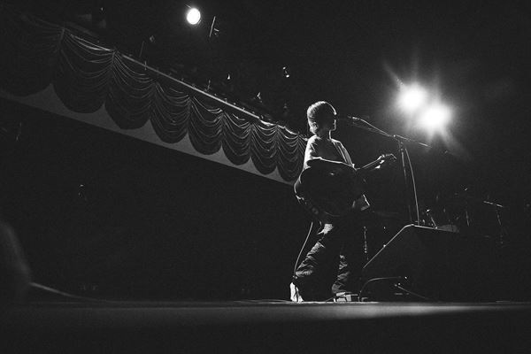 鈴木実貴子ズ、"物販未着"、“弦が切れる”などのトラブルを乗り越え、バンド史上最大規模ワンマンが大団円！【オフィシャルレポート】