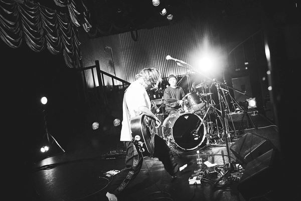 鈴木実貴子ズ、"物販未着"、“弦が切れる”などのトラブルを乗り越え、バンド史上最大規模ワンマンが大団円！【オフィシャルレポート】