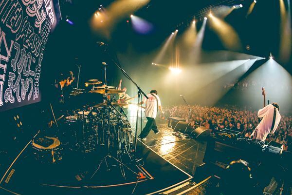 同い年のレーベルメイトで宿命の友、マカロニえんぴつが登場　ハンブレッダーズ『秋のグーパンまつりZ 2024』大阪公演レポート