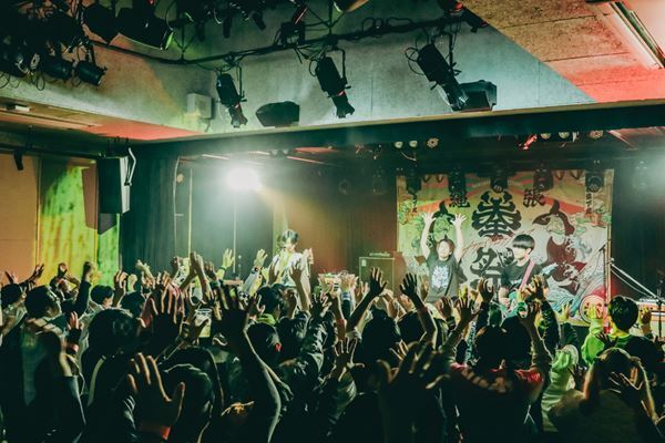 ORCALANDが下北沢のヒーローになった日 主催イベント『ナワバリロックフェスティバル 2024』【オフィシャルレポート】