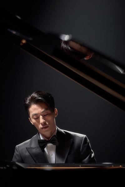 映画『脱走』強烈キャラ「ピアノ兄貴」に焦点を当てた画像16点＆動画公開