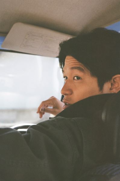 カメラマンは鈴鹿央士！ 映画『花まんま』の空気感を切り取った現場写真を公開